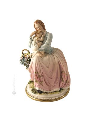 MÈRE ASSISE AVEC BÉBÉ DANS LE JARDIN Figurine statuette en porcelaine de Capodimonte faite à la main en Italie