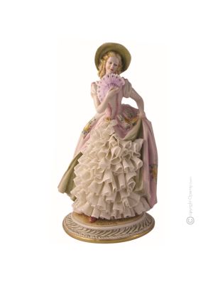 GENTLEWOMAN AVEC DENTELLE Statue Figurine Capodimonte Porcelaine Faite à la main Fabriqué en Italie