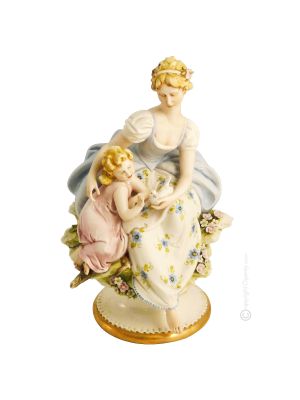 MÈRE AVEC BÉBÉ Statuette figurine en porcelaine de Capodimonte faite à la main en Italie